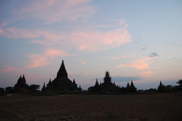 Anocheciendo en Bagan