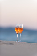 夕日とワイングラス