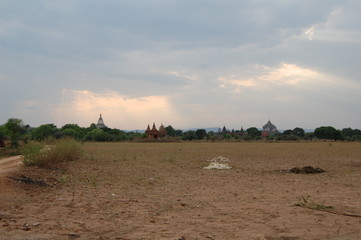 Fototapeta na wymiar Templos en Bagan