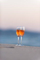 夕日とワイングラス