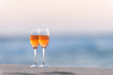 夕日とワイングラス