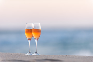 夕日とワイングラス