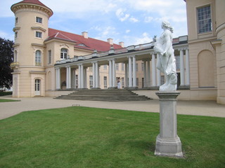 Skulptur und Säulen am Schloss und Schlosspark Rheinsberg