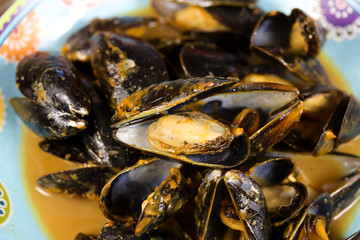 assiette de moules au curry rouge