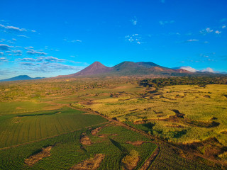 Volcan de Izalco y Santa Ana vista aérea desde Cerro Verde