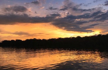 Atardecer anaranjado en Costa Rica