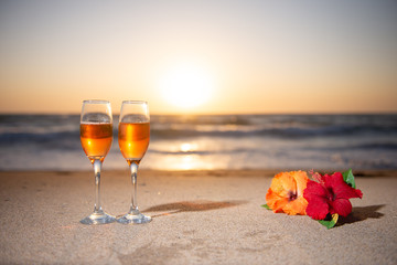 夕日とワイングラス