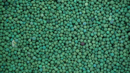 red pepper and bell pepper roter pfeffer,gr ner Pfeffer in tray on table, red pepper and bell pepper in tray