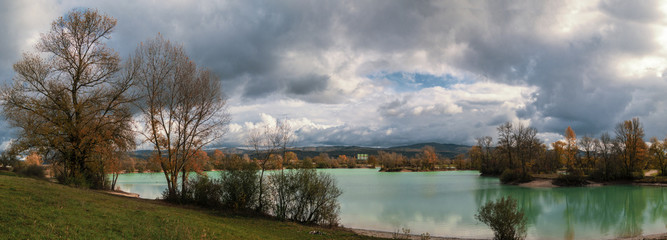 Amb&eacute;rieu-en-Bugey, la campagne en automne auxalentours de la ville.