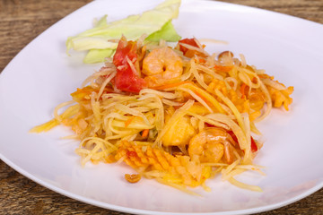 Thai salad with papaya and prawn