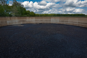 Storage of manure in a concrete pit