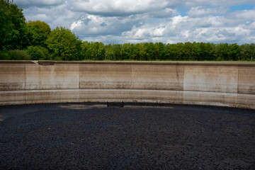 Storage of manure in a concrete pit