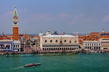 Panor&aacute;mica del palacio Ducal y plaza Sant Marcos