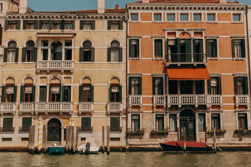 Fototapeta na wymiar The beautiful, sunny streets of Venice, ancient buildings, canals and roofs