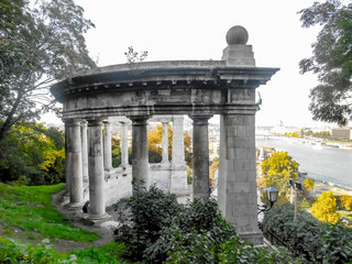 Obraz premium monument in the park