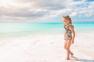 Fototapeta premium Cute little girl at beach during caribbean vacation