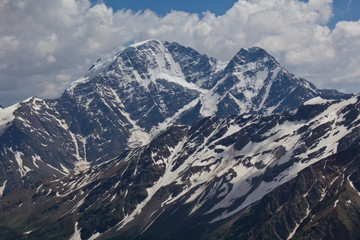 Fototapeta na wymiar mountains in the alps