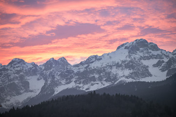 Fototapeta na wymiar Dolomiti di brenta Andalo Fai della Paganella inverno neve tramonto