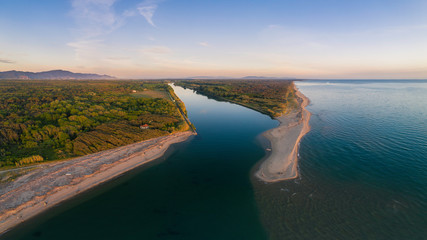 Panorama aereo della foce fiume Serchio