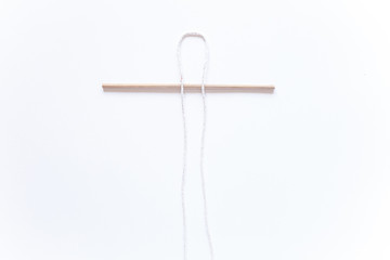 macrame weaving. step by step instructions securing the cord on the basis of. step 1 DIY
