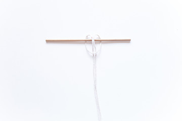 macrame weaving. step by step instructions securing the cord on the basis of. step 3 DIY