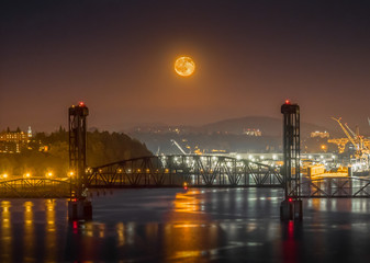 Obraz premium From St. Johns Bridge