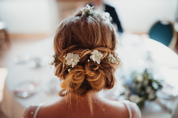 photo of a brides hair at the dinner