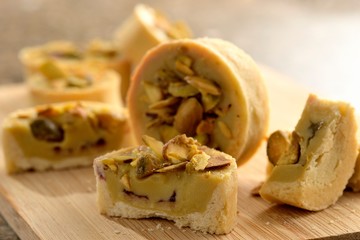 Torta de Pistache com geleia de cereja