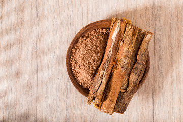 bark and powder of medicinal plant cat's claw, uncaria tomentosa