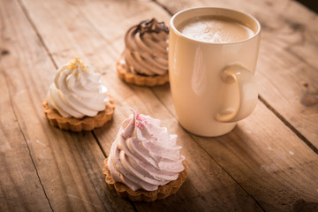 Vanilla, chocolate and berry zephyr tarts