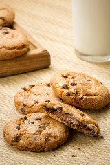 Crispy chocolate cookies with filling on table