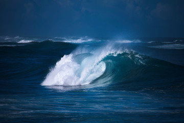 wave breaking 