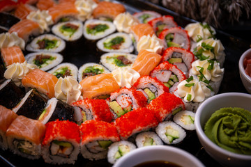 Sushi set with many pieces and various maki
