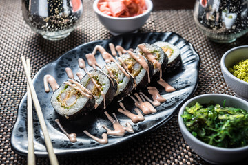 Sushi maki with tempura prawns, green salad