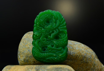  Green jade Carving It is a beautiful dragon. © Diamon jewelry