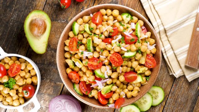 chickpea salad with avocado, tomato and onion