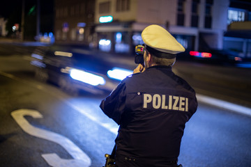 Polizei Laser Geschwindigkeitsmessung Nacht