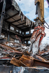 建築物件解体現場(許可済み且つ、既に存在しない物件です)　Demolition of buildings