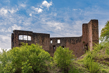 Fototapeta na wymiar Ruine der Burg Freienstein in Gammelsbach, Oberzent im Odenwald, Hessen, Deutschland