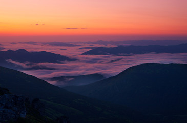 Fototapeta na wymiar Sunrise in the mountains.