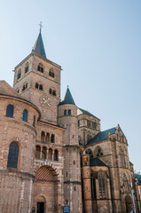 Fototapeta na wymiar Trier, Dom, St. Peter, Liebfrauenkirche, Kirche, Altstadt, Stadt, Altstadthäuser, Mosel, Fluss, Stadtrundgang, Römerzeit, Rheinland-Pfalz, Flussschifffahrt, Deutschland