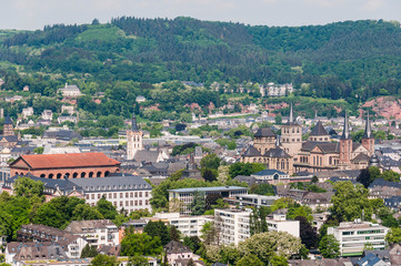 Naklejka premium Trier, Dom, St. Peter, Liebfrauenkirche, Kirche, Altstadt, Stadt, Altstadthäuser, sankt gangolf, marktkirche, Mosel, Fluss, Stadtrundgang, Römerzeit, Rheinland-Pfalz, Flussschifffahrt, Deutschland