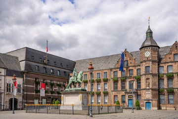 Fototapeta na wymiar Rathaus in Düsseldorf, Deutschland