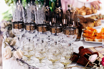 champagne glasses set straight