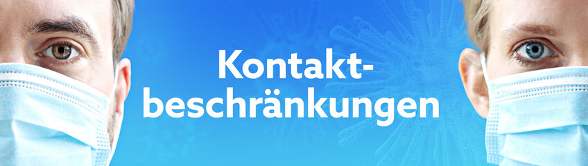 Kontaktbeschränkungen. Gesichter von Mann und Frau mit Mundschutz. Paar mit Maske vor blauen Hintergrund mit Text. Virus, Atemmaske, Corona