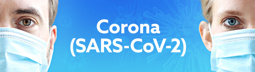 Corona (SARS-CoV-2). Gesichter von Mann und Frau mit Mundschutz. Paar mit Maske vor blauen Hintergrund mit Text. Virus, Atemmaske, Corona