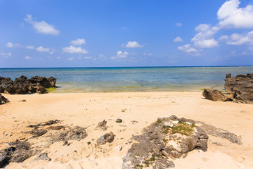 日本最南端、沖縄県波照間島・浜辺の風景