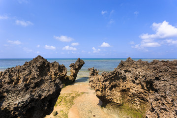 Fototapeta na wymiar 日本最南端、沖縄県波照間島・浜辺の風景