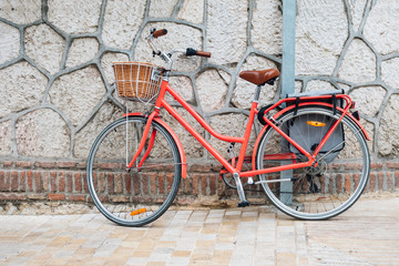 Fototapeta na wymiar Red city bicycle.