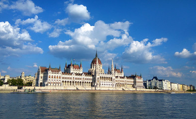 Obraz premium Budapest Hungary parliament with Danube river
